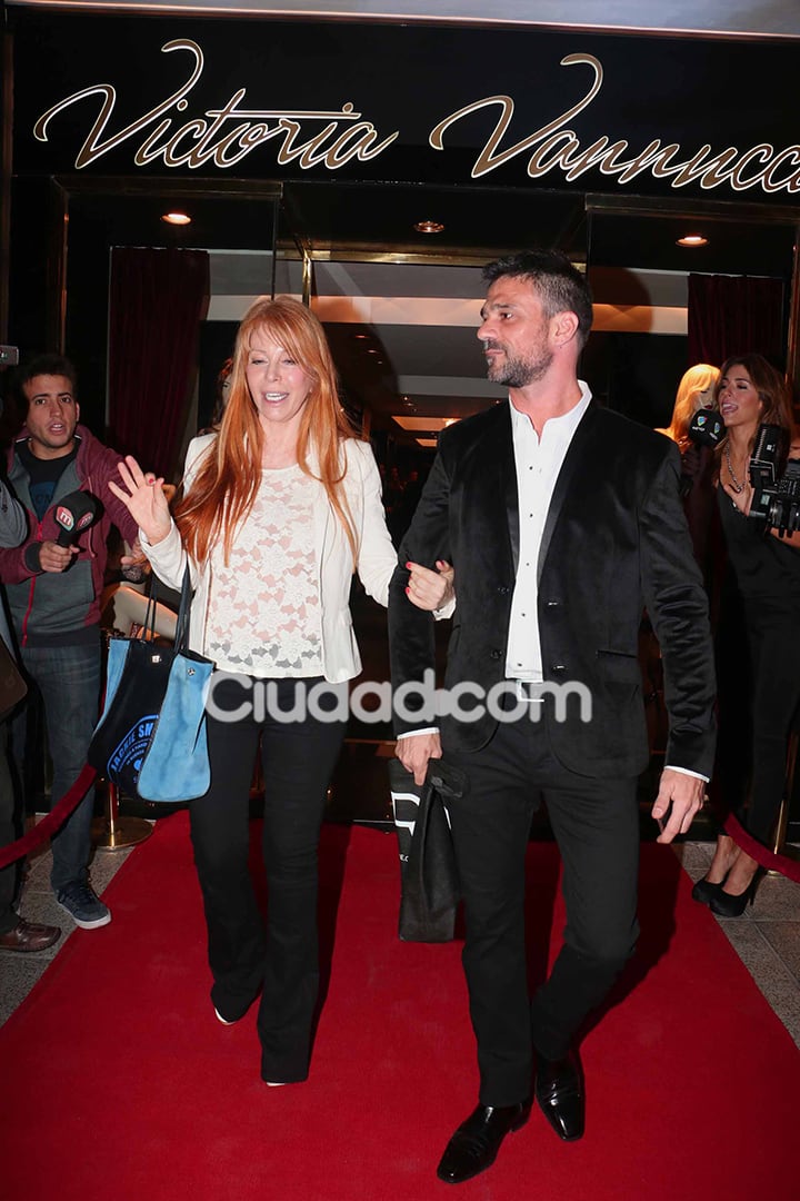 Graciela Alfano, escoltado por Lucas Bertero, encargado de prensa. (Foto: Movilpress)