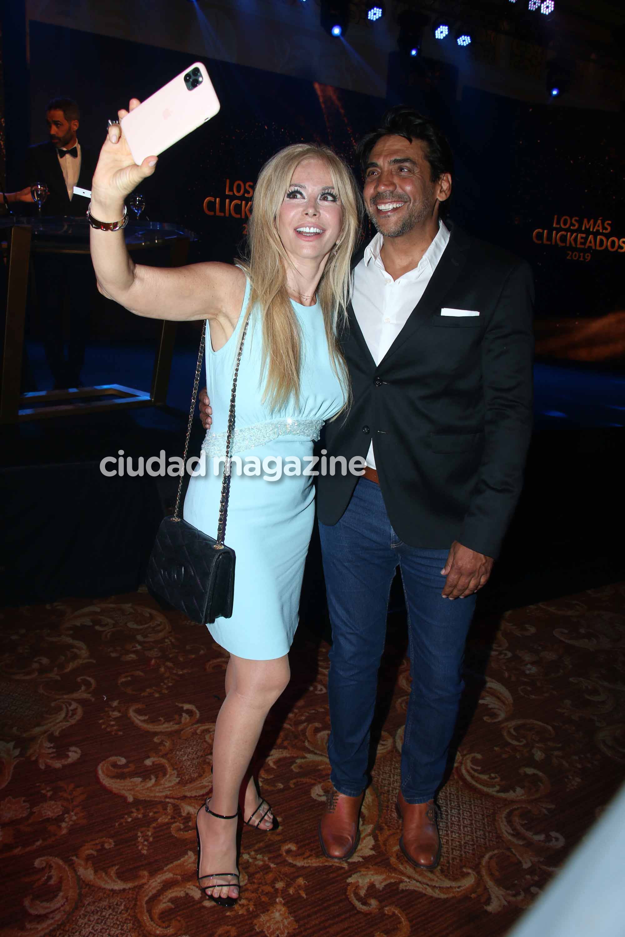 Graciela Alfano y Coco Fernández se hicieron una selfie en el VIP de Los Más Clickeados 2019 (Fotos: Movilpress).