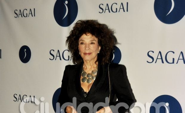 Graciela Borges, íntegramente de negro (Foto: Jennifer Rubio). 