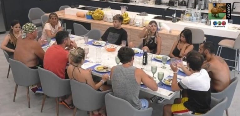 Gran Hermano 2022: Marcos le dio de comer en la boca a Coti y Julieta reaccionó celosa