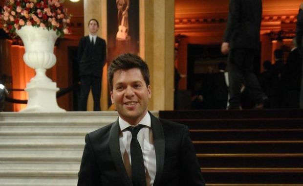 Guido Kaczka, de sobrio traje negro. (Foto: Telefe)