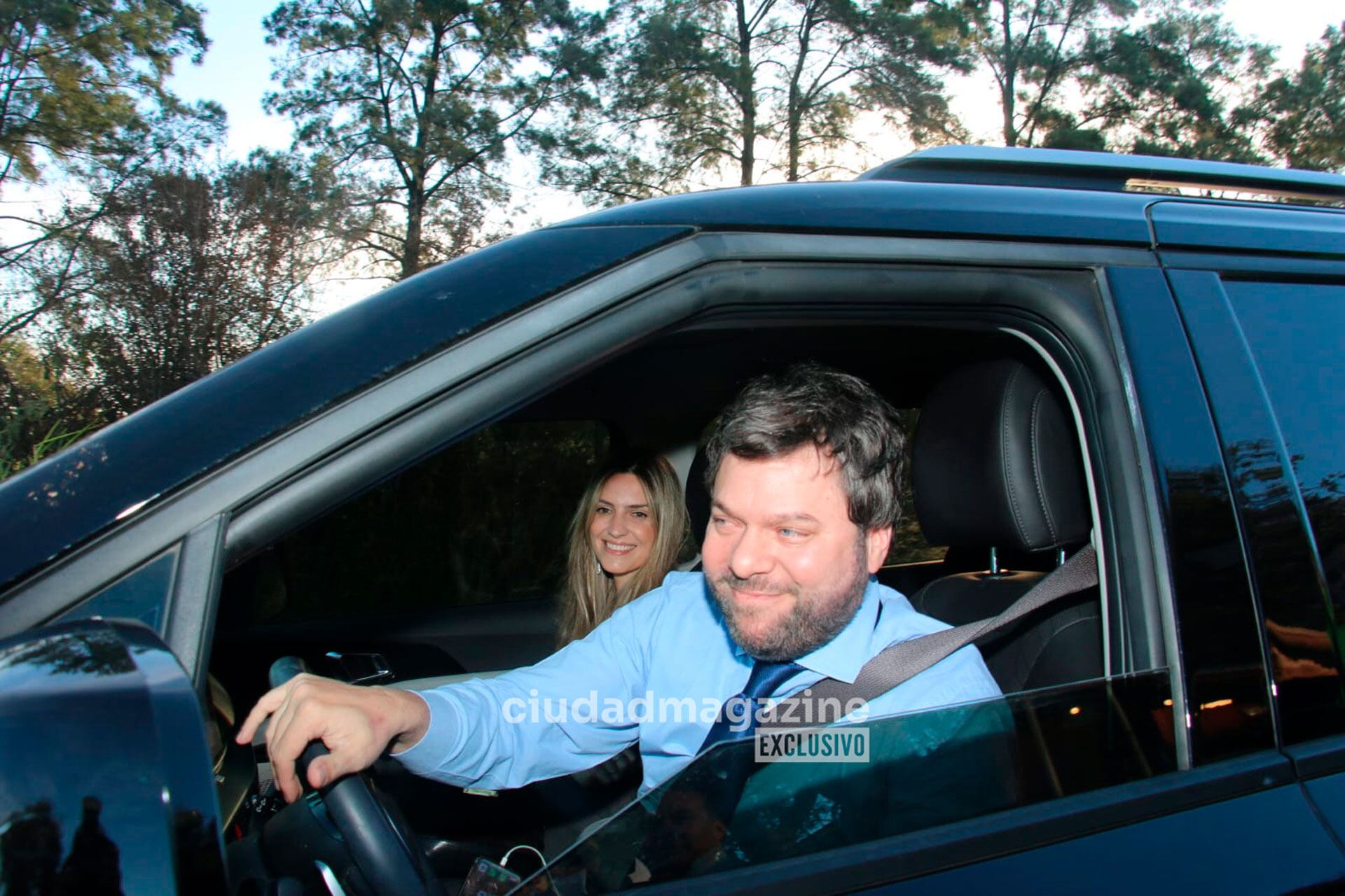 Guido Kaczka y su esposa en la boda de Nicole Neumann y Manu Urcera. (Foto: Movilpress)