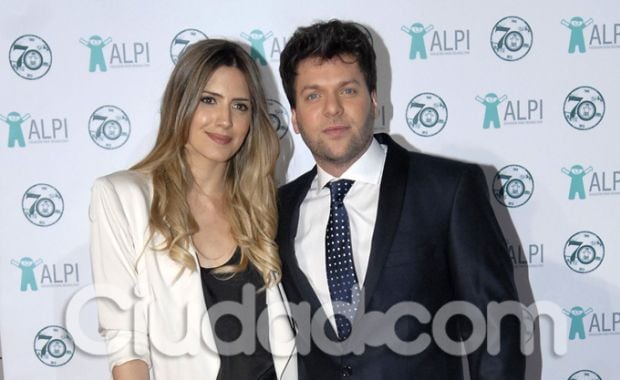 Guido Kaczka y su novia soledad, súper elegantes. (Foto: Jennifer Rubio-Ciudad.com)