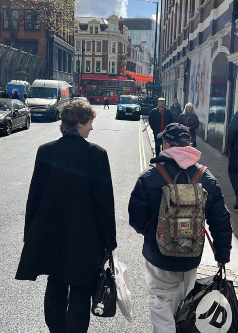 Guillermina Valdés viajó junto a sus hijas a Londres y reveló que Paloma se muda allí: "Acompañando"