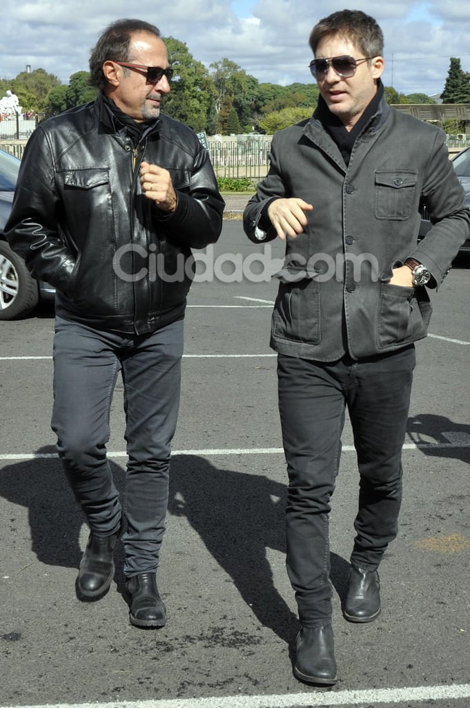 Guillermo Francella y Adrián Suar en el último adiós a Alfredo Alcón. (Foto: Jennifer Rubio-Ciudad.com)