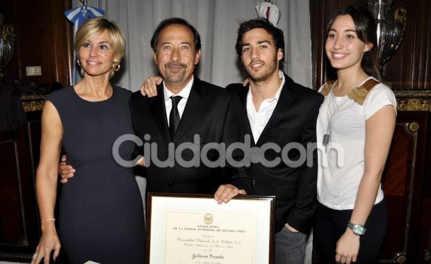 Guillermo Francella y su familia. (Foto: Jennifer Rubio - Ciudad.com)