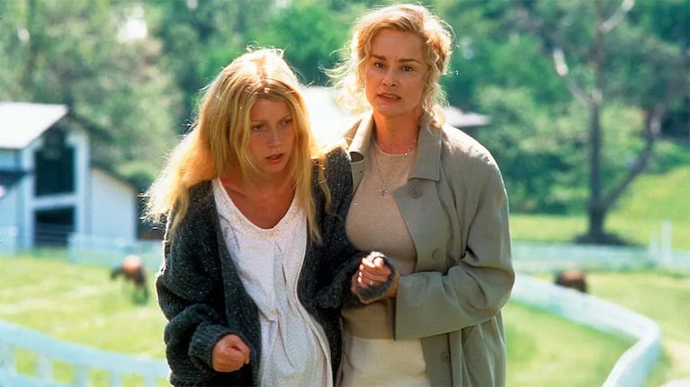 Gwyneth Paltrow como Helen y Jessica Lange como Lillian Baring en "Secreto de Sangre".