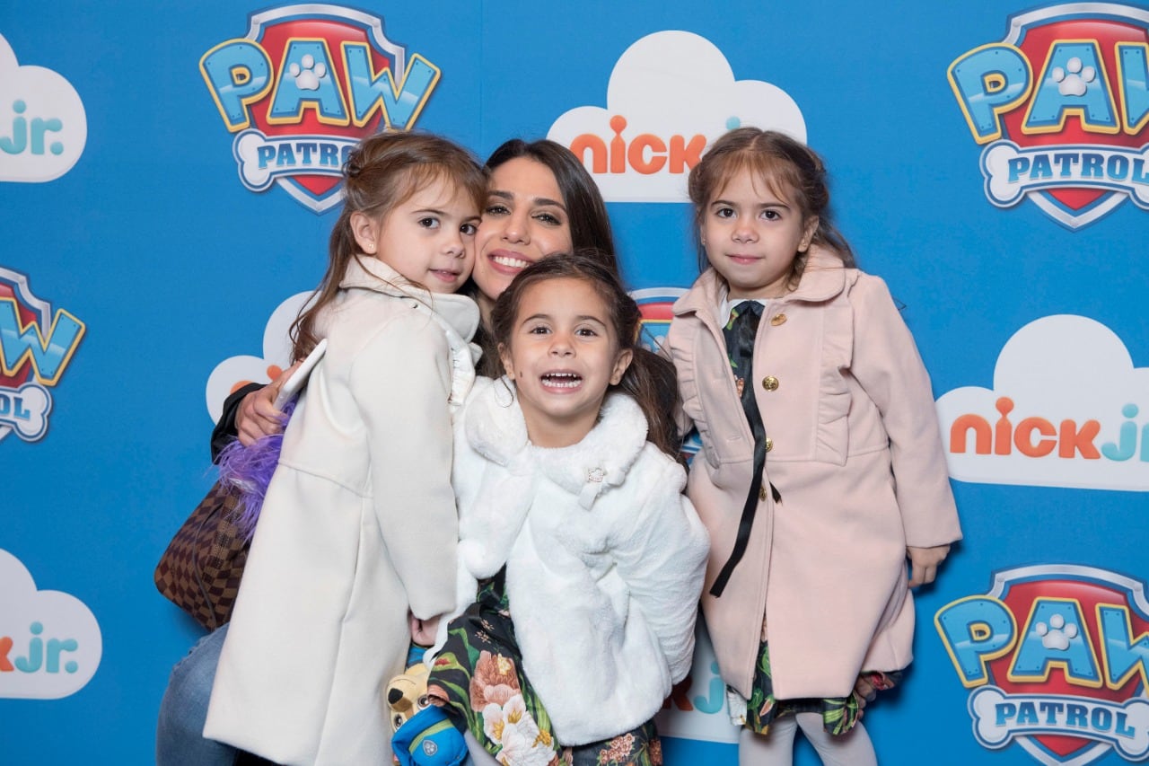 Hall de famosos con sus hijos en el show Paw Patrol