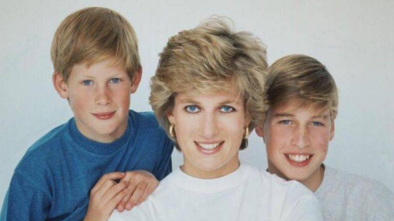 Harry y William, indignados por un documental que afirma que Lady Di quiso quitarse la vida