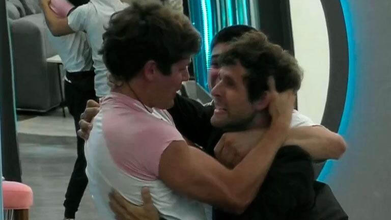 Gran Hermano 2022: el efusivo reencuentro de Agustín con Marcos al reingresar sorpresivamente a la casa