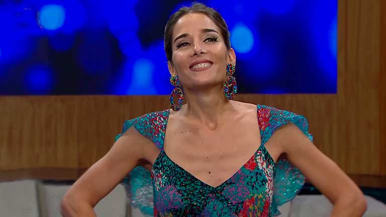 Juana Viale se mostró encantado con el vestido que le confeccionaron para La Noche de Mirtha