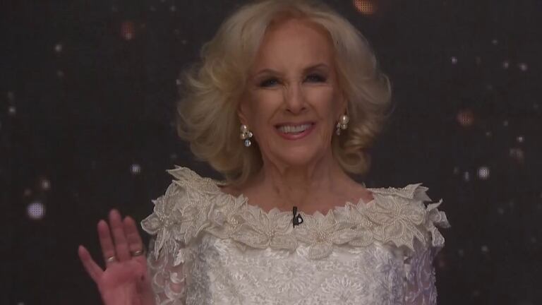 Mirtha Legrand comenzó el programa con su cumbia preferida