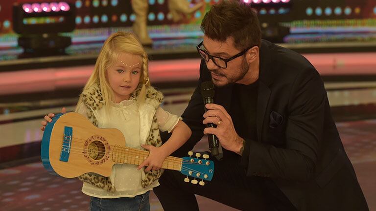 Matilda Salazar apareció en la pista de La Academia con una guitarra lista para cantar