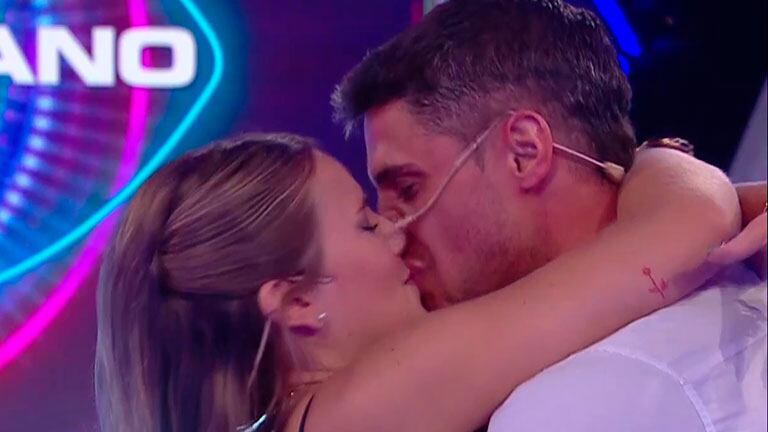 Así fue el apasionado reencuentro del Conejo con Coti tras ser eliminado de Gran Hermano 