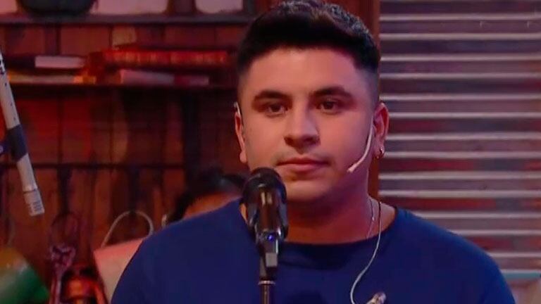 Francisco Benítez la rompió con sus canciones en La peña de Morfi