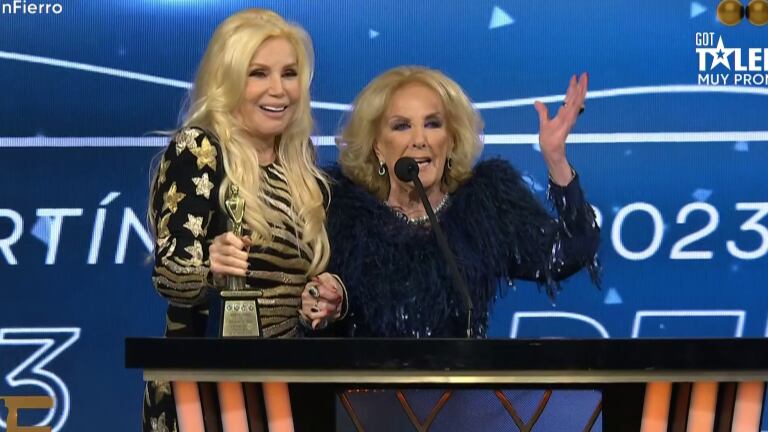 Mirtha Legrand, sincera al entregarle un premio a Susana Gimenez en los Martín Fierro: "Yo he hablado mal de alguien, pero a ella nunca la escuché" 