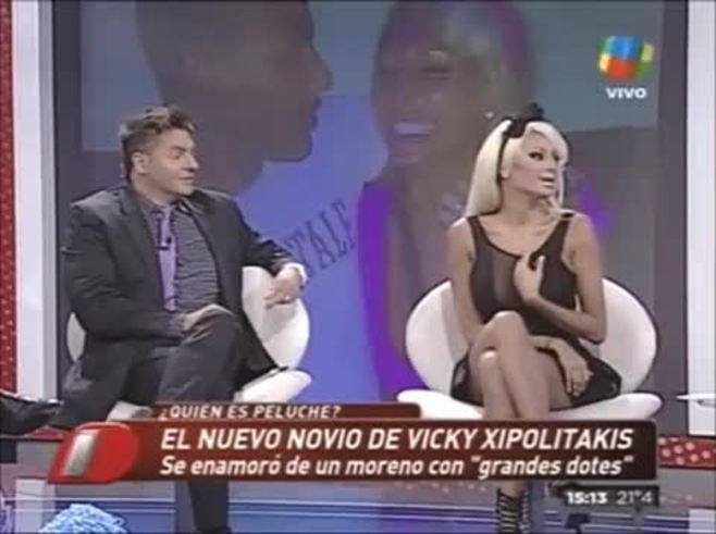 Vicky Xipolitakis presentó a "Peluche", su amigovio dominicano