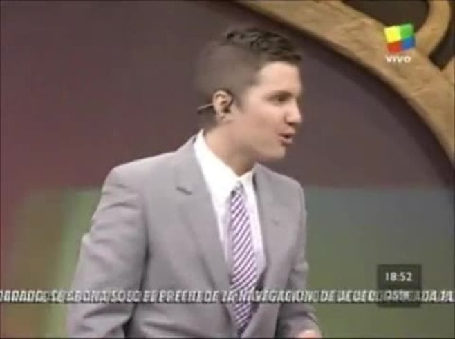 El apasionado beso entre Cristian U. y Grecia Colmenares 