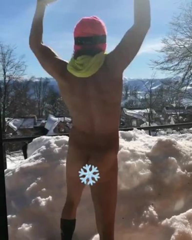 La foto de Favio Posca al desnudo en pleno temporal de nieve