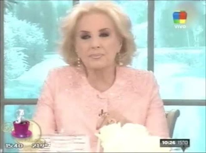 ¡Ups! El blooper Rocío Oliva en el programa de Mirtha: fue al baño… ¡en vivo!