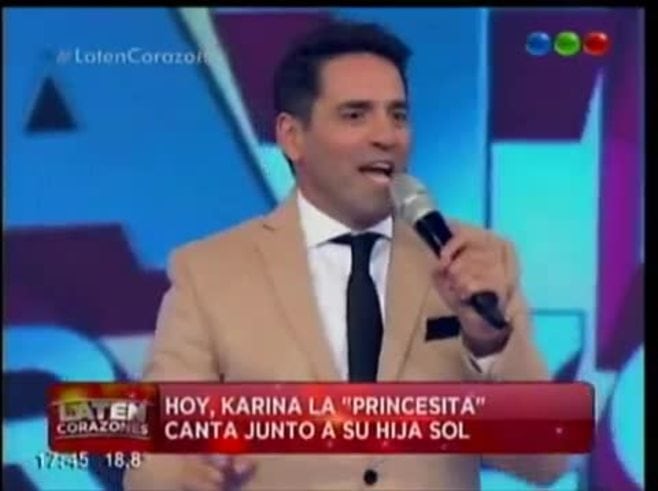 Karina cantó junto a su hija Sol en Laten Corazones