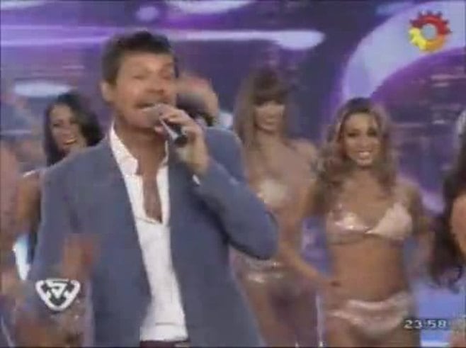 Tinelli agradeció el premio a Los Más Clickeados de Ciudad.com, con blooper incluido