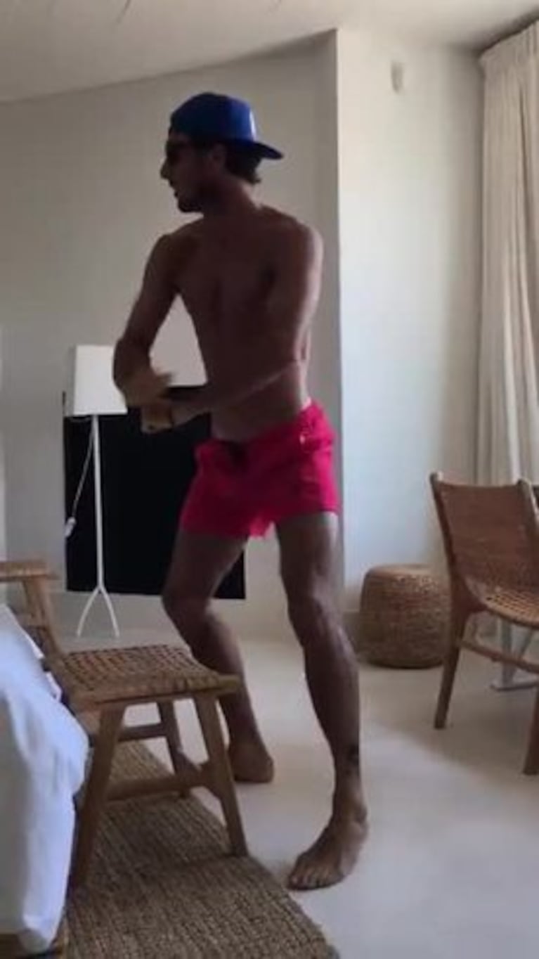 ¡La pareja del verano! Pampita publicó un video de Pico Mónaco bailando en  el cuarto del hotel: “¡Ese chico tiene swing!”