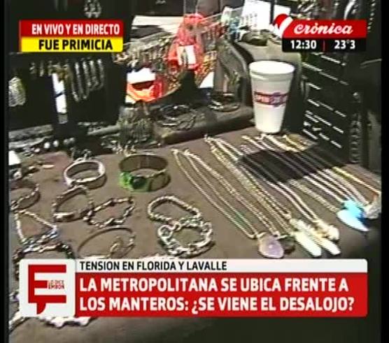 Los días de Viviana Colmenero, trabajando como mantera en el microcentro porteño: "Con esto sostengo un hogar"