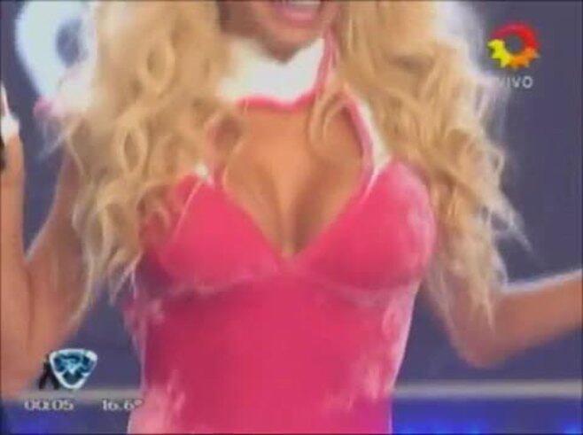 Vicky Xipolitakis: llanto de emoción en ShowMatch y bizarra comunicación con su novio Peluche