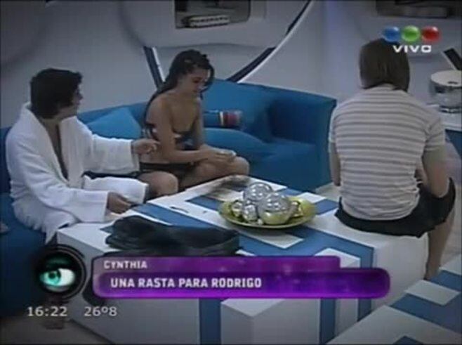 Cynthia y Rodrigo: el primer beso en Gran Hermano... ¿y algo más?