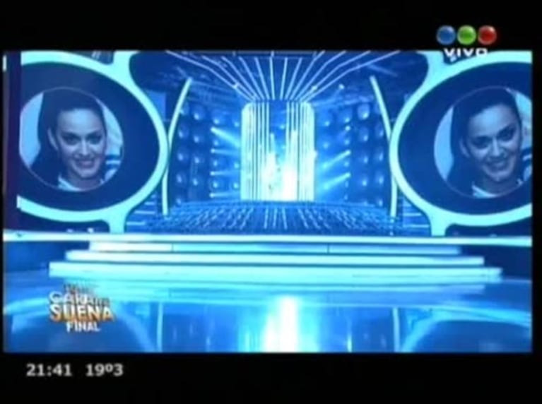 Angela Torres, la campeona: osado vestido y emoción hasta las lágrimas con su familia en la final de Tu cara me suena