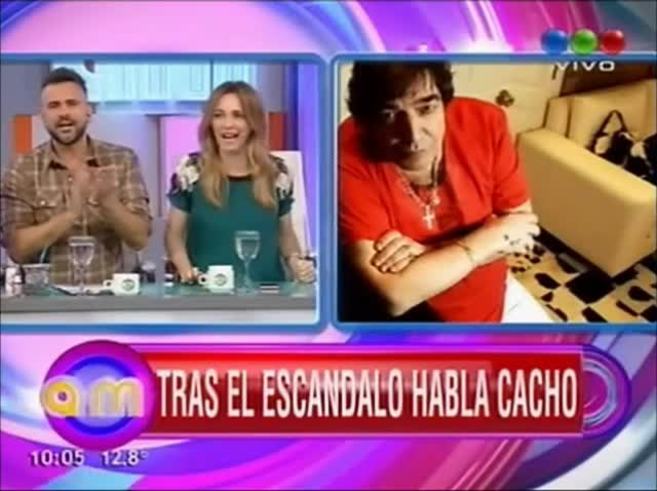 ¡Le cuesta madrugar! Cacho Castaña y un divertido blooper en AM por el cambio de horario del programa