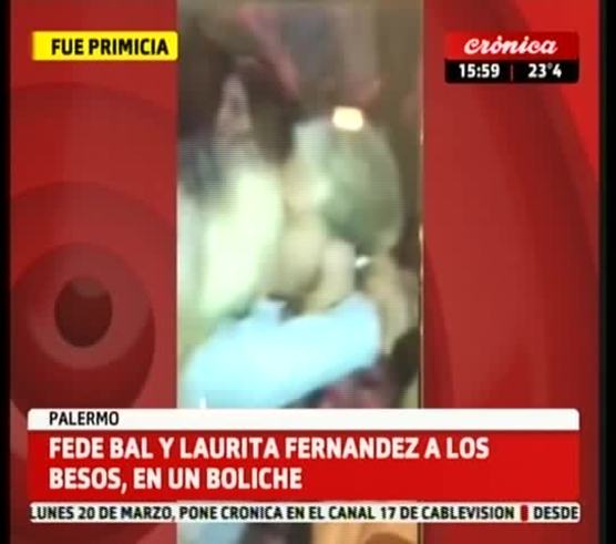 Fede Bal y Laurita Fernández, besándose apasionadamente en un boliche