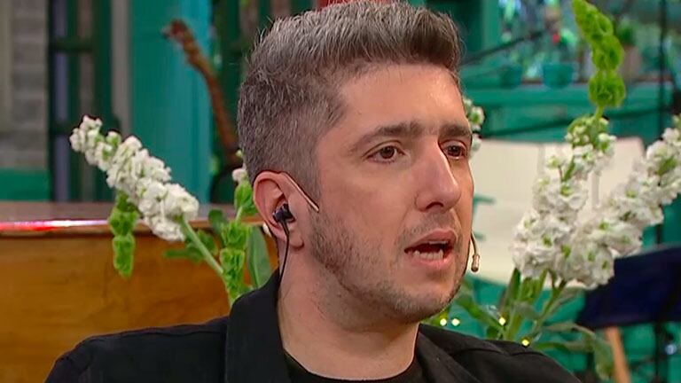 Jey Mammón interrumpió una entrevista en La Peña de Morfi para hacer un llamado de atención a los productores