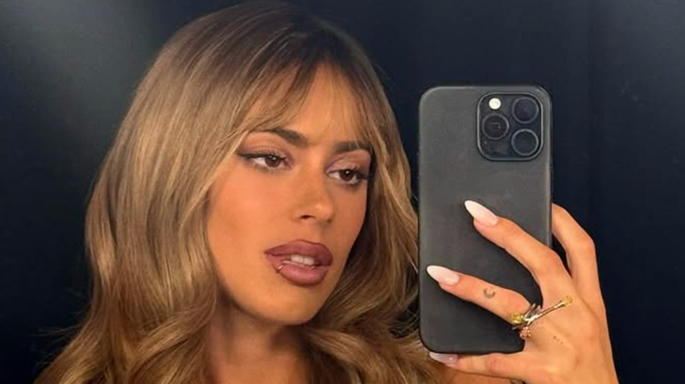 El impactante vestido de Tini Stoessel en el París Fashion Week