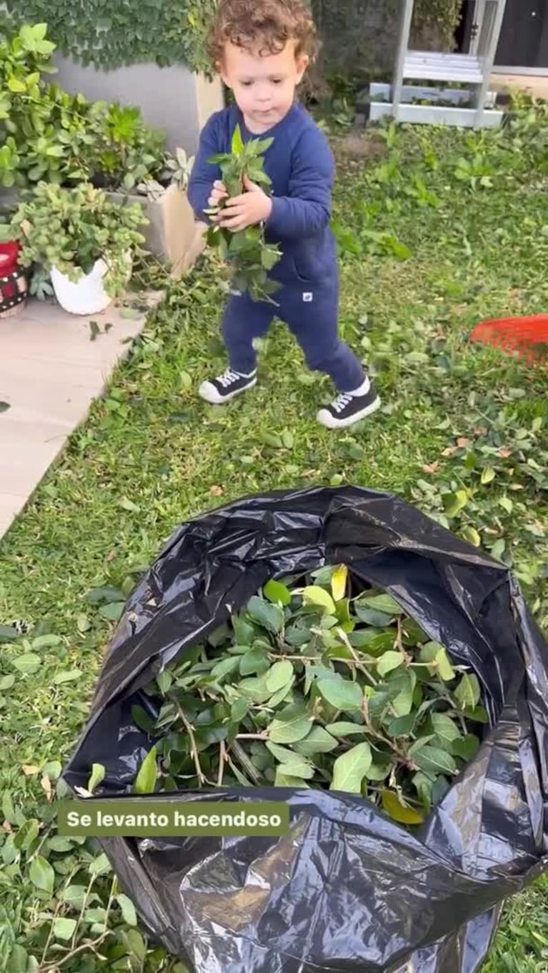 El tierno video de Donatello, el hijo de Noelia Marzol y Ramiro Arias, limpiando el jardín: "Hacendoso"