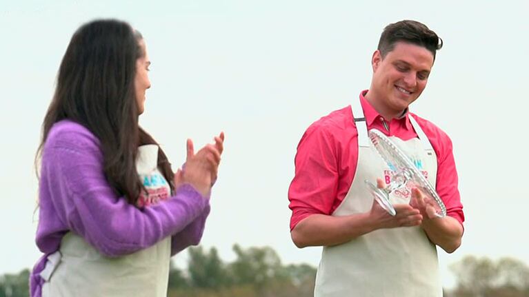 Al final, el jurado de Bake Off descalificó a Samanta Casais y Damián Basile ganó el título de "gran pastelero"