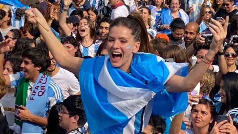 El festejo de la China Suárez por Argentina, campeón del mundo, en medio de la multitud