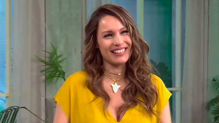 Pampita reveló cómo hace para lucir espléndidas en sus fotos veraniegas