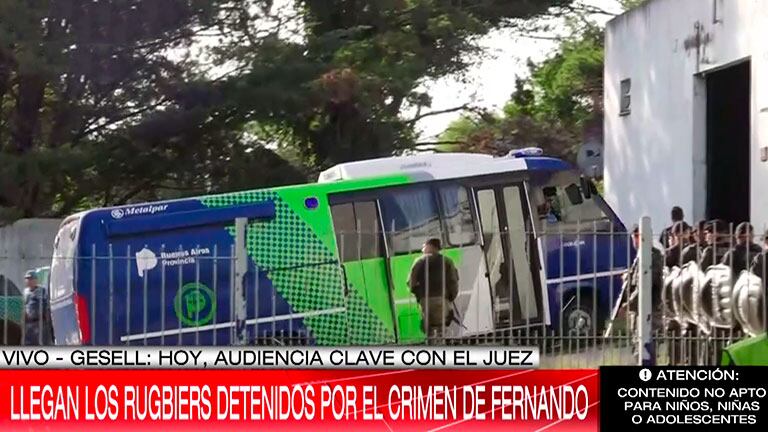 Los rugbiers imputados por el crimen de Fernando llegaron al juzgado de Villa Gesell