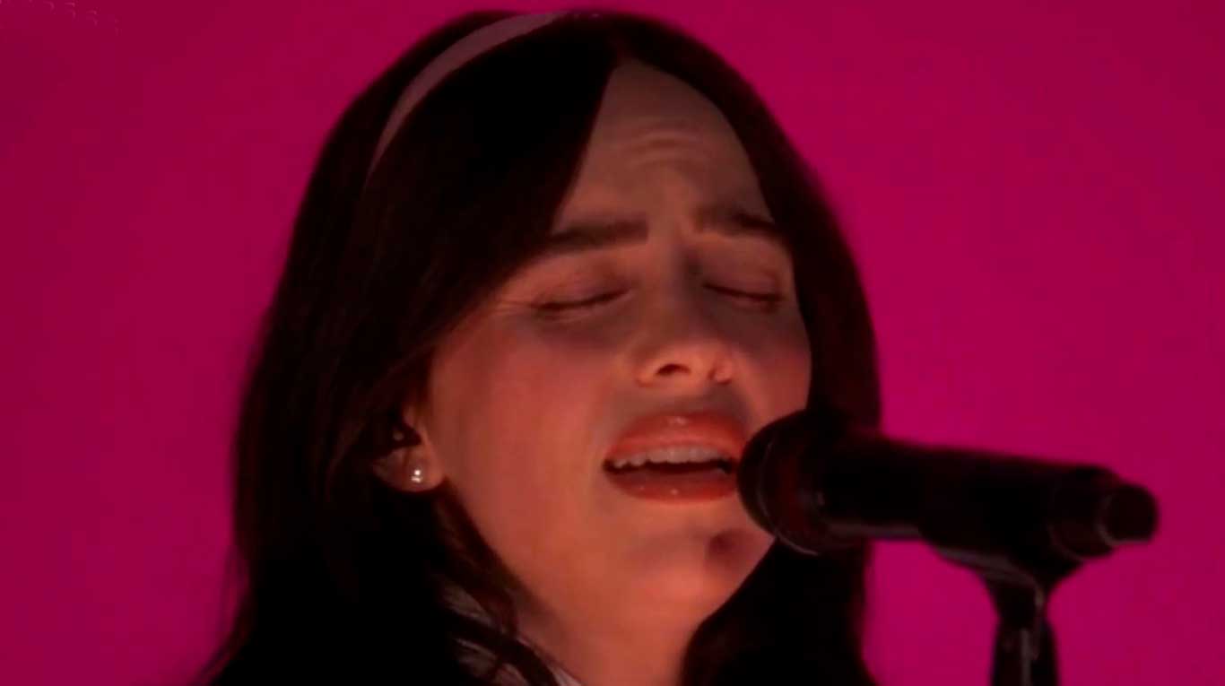 Billie Eilish cantó el tema de Barbie en vivo en los Oscars 2024