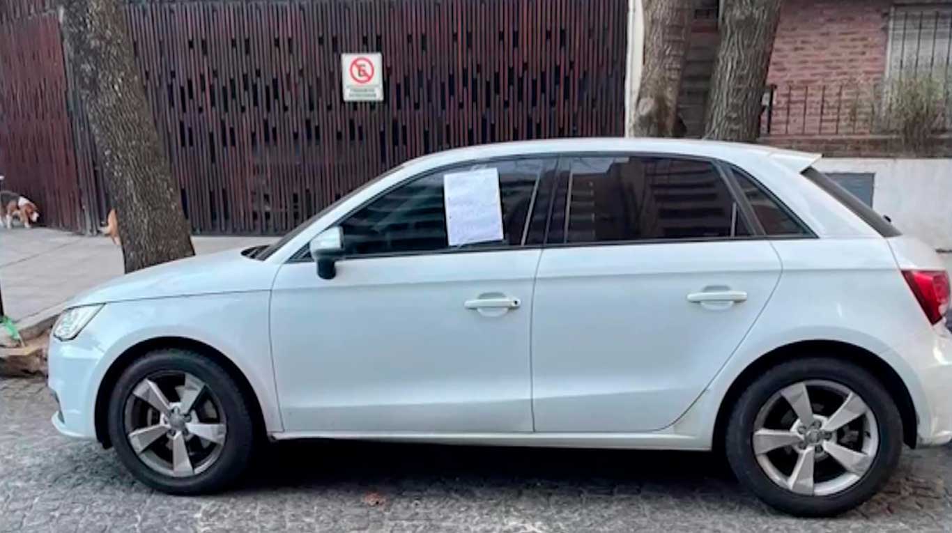 Así estacionó su auto Marina Calabró antes de ser descubierta "in franganti" en la casa de Barbano