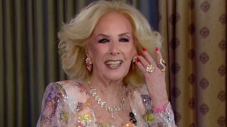 Mirtha Legrand deslumbró con un look tendencia para su mesaza en el especial desde Mar del Plata