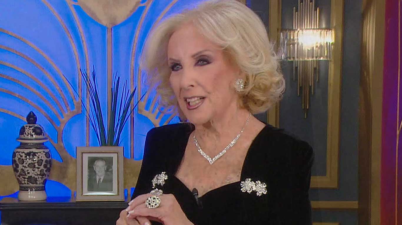 Qué dijeron en La jaula de la moda del look "total black" de Mirtha Legrand