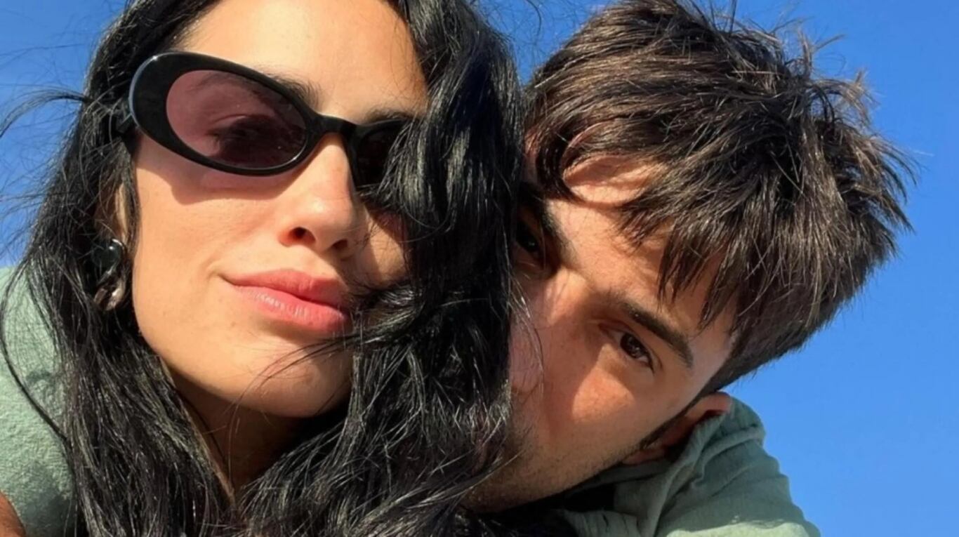 Romántico gesto de Pedro Rosemblat con Lali Espósito en el Cosquín Rock