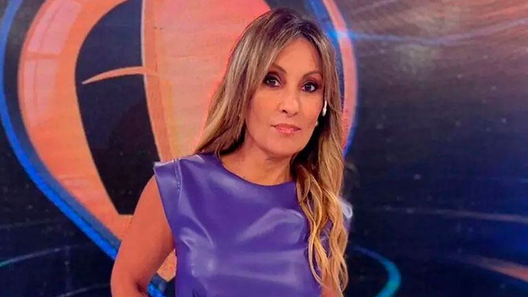 Marcela Tauro prendió fuego Intrusos con su osado look de escote cavado y transparencias