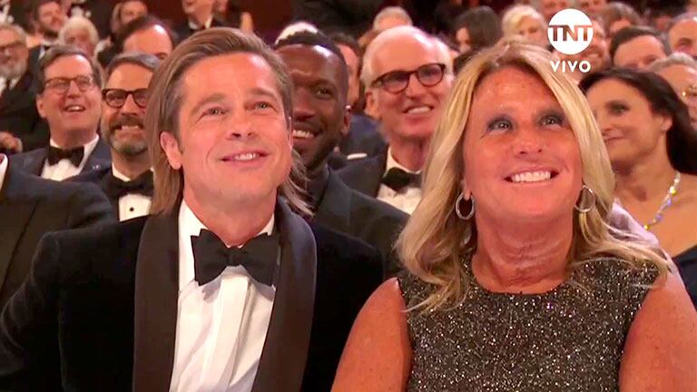 Brad Pitt, acompañado por su manager Cynthia Pett-Dante a los Premios Oscar 2020