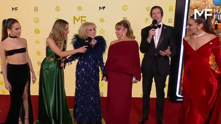 Mirtha Legrand dijo presente en la alfombra roja de los Martín Fierro: "Estoy desde las 2 de la tarde arreglándome"