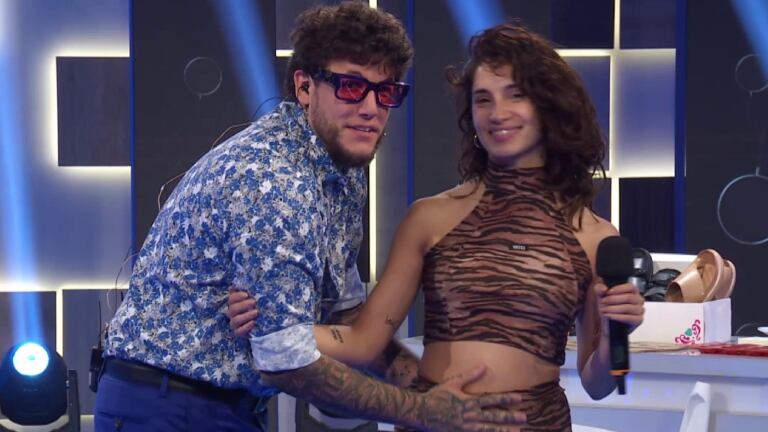 Melody Luz, embarazada, visitó a Alex Caniggia en su programa y lució su pancita