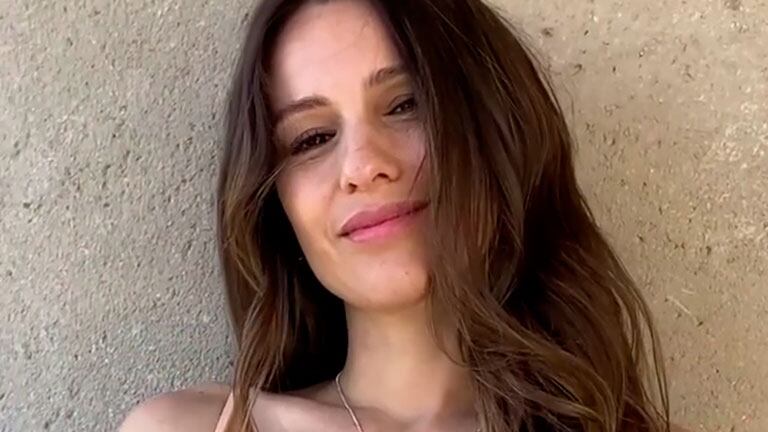 Pampita posó en bikini en medio de rumores de embarazo